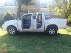 Toyota Hilux 4.0 full service history 4×4 