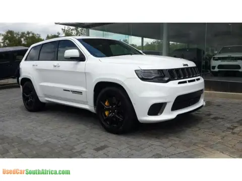 Land Rover Evoque 2016 Jeep Grand Cherokee Trackhawk 