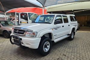 Toyota Hilux 2700i Raider Raised