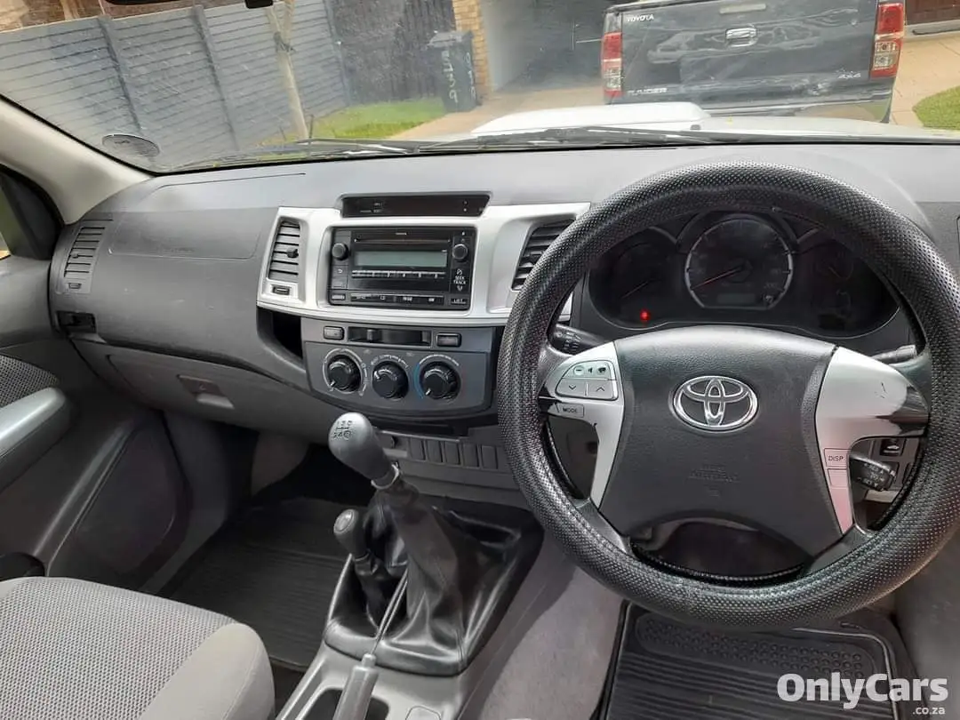 2015 Used Toyota Hilux 3.0 D4D Raider 4x4 For Sale #7