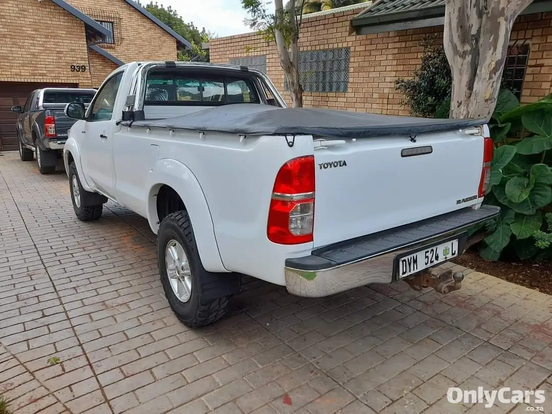 2015 Used Toyota Hilux 3.0 D4D Raider 4x4 For Sale #2