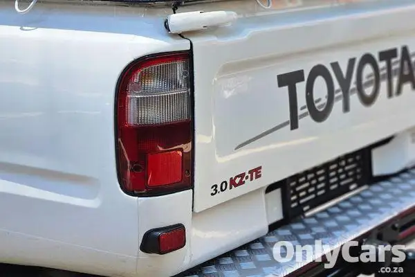 2000 Used Toyota Hilux 3.0 KZ-TE Raider Raised For Sale  #8