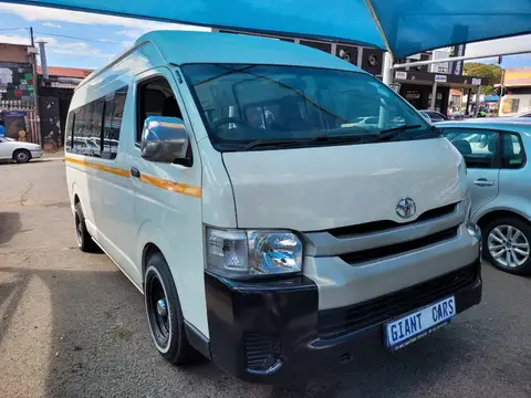 Toyota Quantum 2.4D4D Manual
