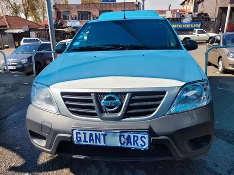Nissan NP200 1.6 safety pack