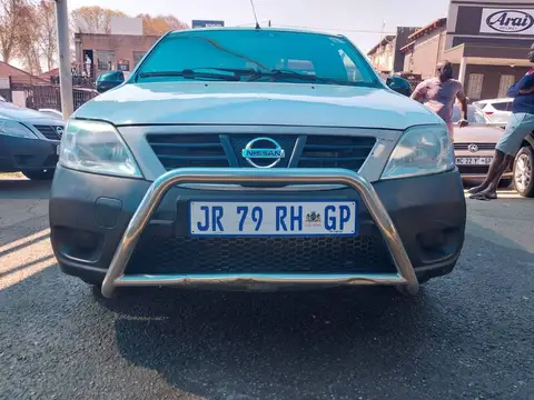 Nissan NP200
