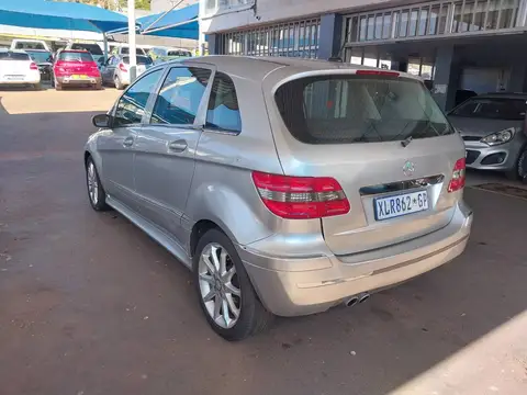 Mercedes Benz B-Class B200