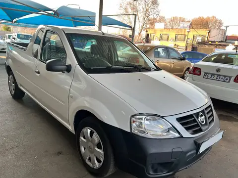 Nissan NP200
