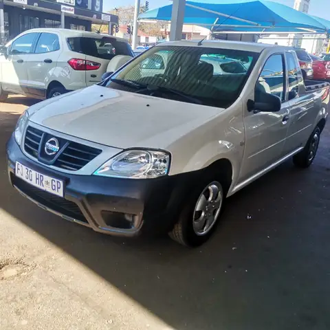 Nissan NP200