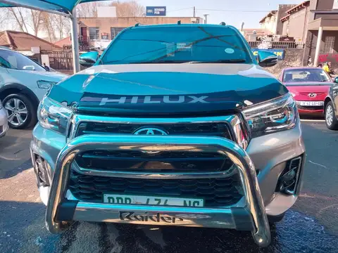 Toyota Hilux Double Cab GD-6 RB Raider Automatic