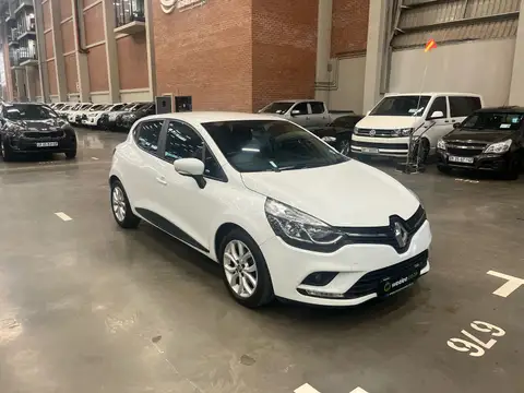 Renault Clio IV 1.2T EXPRESSION EDC 5DR 