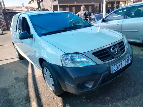 Nissan NP200 1.6i Safety pack