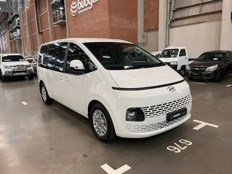 Hyundai Staria Multicab 2.2D A/T (5 SEAT)