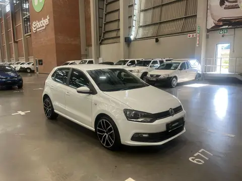Volkswagen Polo Vivo 1.6 HIGHLINE (5DR)