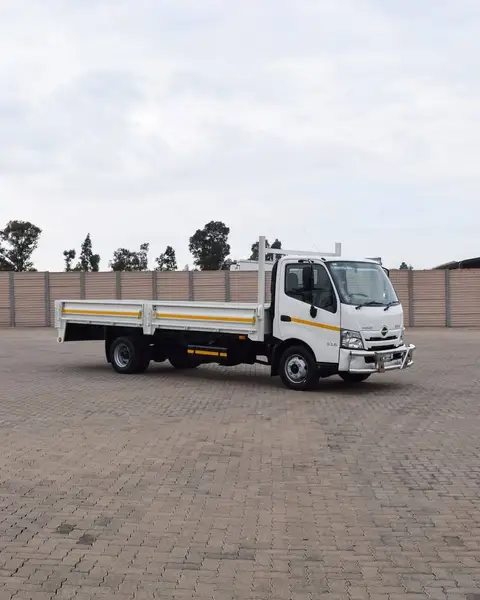 Hino 300 Series 916 LWB Dropside Truck 