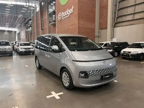 Hyundai Staria Multicab 2.2D A/T (5 SEAT)