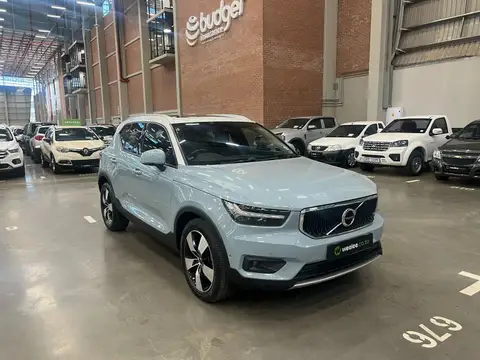 Volvo XC40 D4 MOMENTUM AWD GEARTRONIC