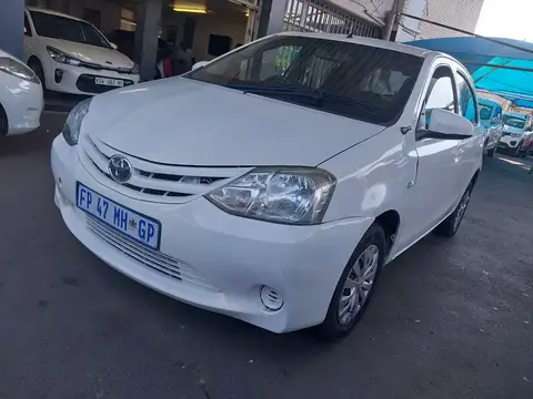 Toyota Etios 1.5 HATCH BACK