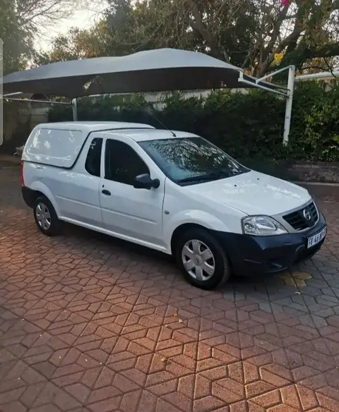 Nissan NP200 1.6i (Aircon) Safety Pack