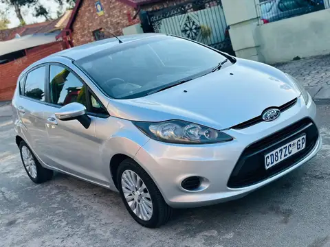 Ford Fiesta 1.4 M/T