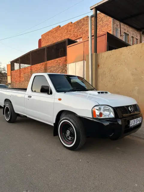 Nissan NP300