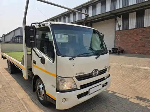 Hino 300