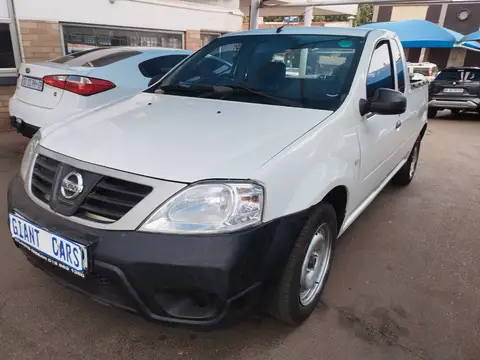 Nissan NP200 1.6 Safety pack