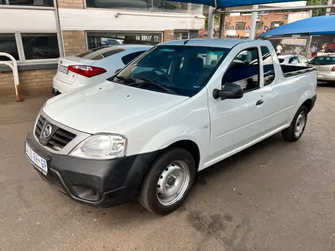 Nissan NP200