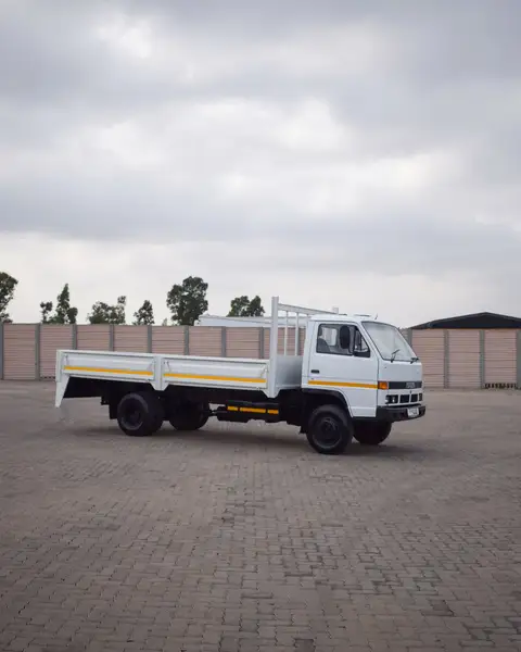 Isuzu NPR N 4000D Dropside Truck