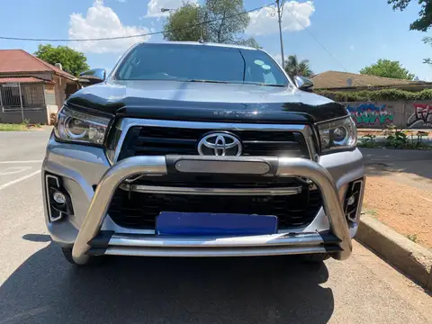 Toyota Hilux Double Cab GD-6 4x4 Raider 2.8 GD6 with Canopy 