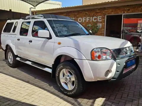 Nissan Hardbody 2400i SE Double-Cab