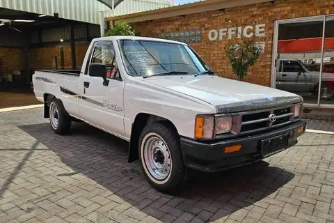 Toyota Hilux 1800 LWB Single-Cab