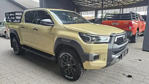 Toyota Hilux 2.8 GD-6 LEGEND Double Cab 