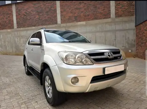 Toyota Fortuner V6 4.0 7Seater