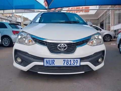 Toyota Etios 1.5 sedan 