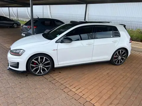 Volkswagen Golf 7 GTi 2.0 TSi DSG 