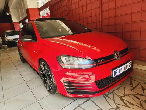 Volkswagen Golf 7 GTi 2.0 TSi DSG 