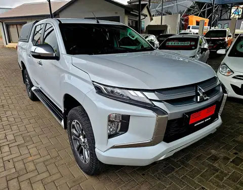 Mitsubishi Triton 2.4 DI-DC 4X4 AUTO DC
