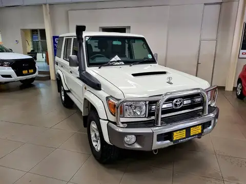 Toyota Land Cruiser 76 4.5 Diesel Station Wagon 