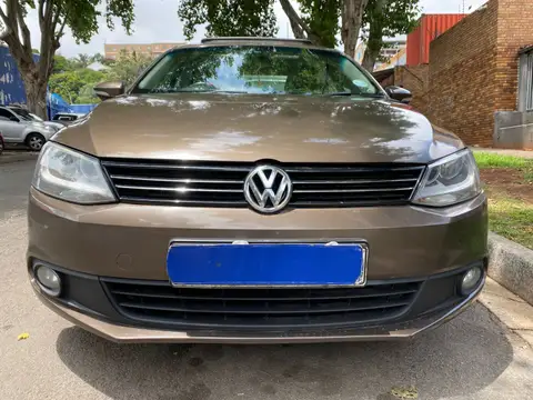 Volkswagen Jetta 6 1.6 Tsi with Sunroof Automat