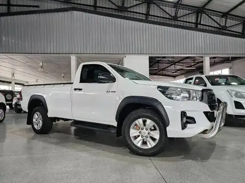 Toyota Hilux 2.4GD-6 SRX