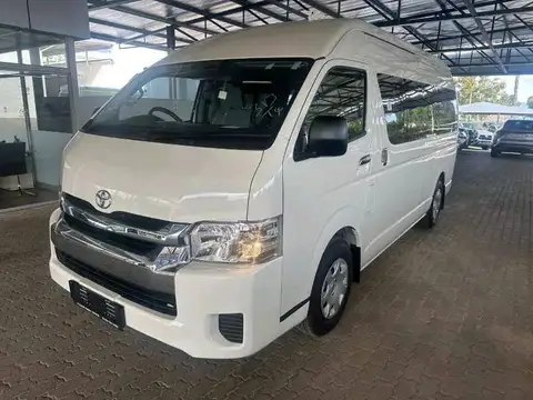 Toyota Hiace 2.5D4D BUS 14 Seater