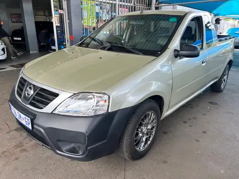 Nissan NP200