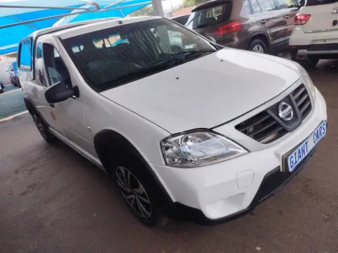 Nissan NP200