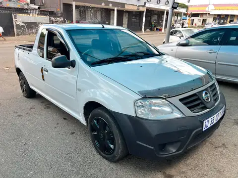 Nissan NP200