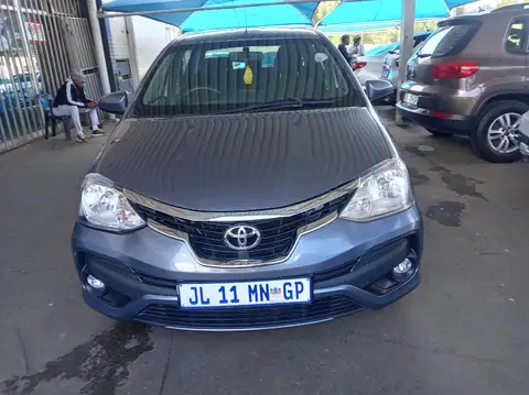 Toyota Etios 1.5 sedan 