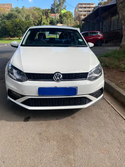 Volkswagen Polo 6 1.4 Comfortline Sedan 