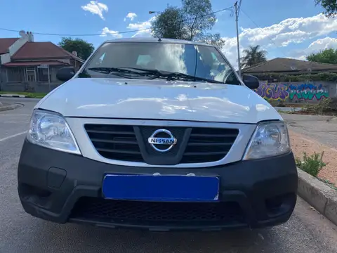Nissan NP200 1.6i with Canopy 