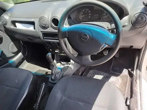 Nissan NP200 1.6i with Canopy 