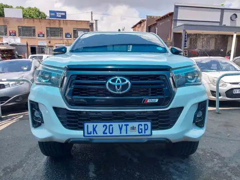 Toyota Hilux Double Cab Dakar