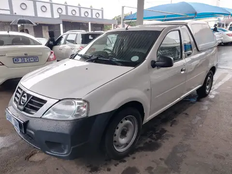 Nissan NP200 1.6 Safety pack